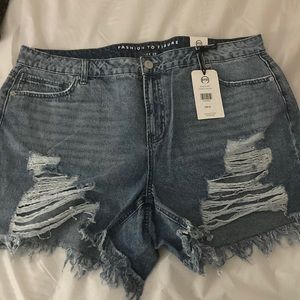 Women’s Fashion to figure denim shorts